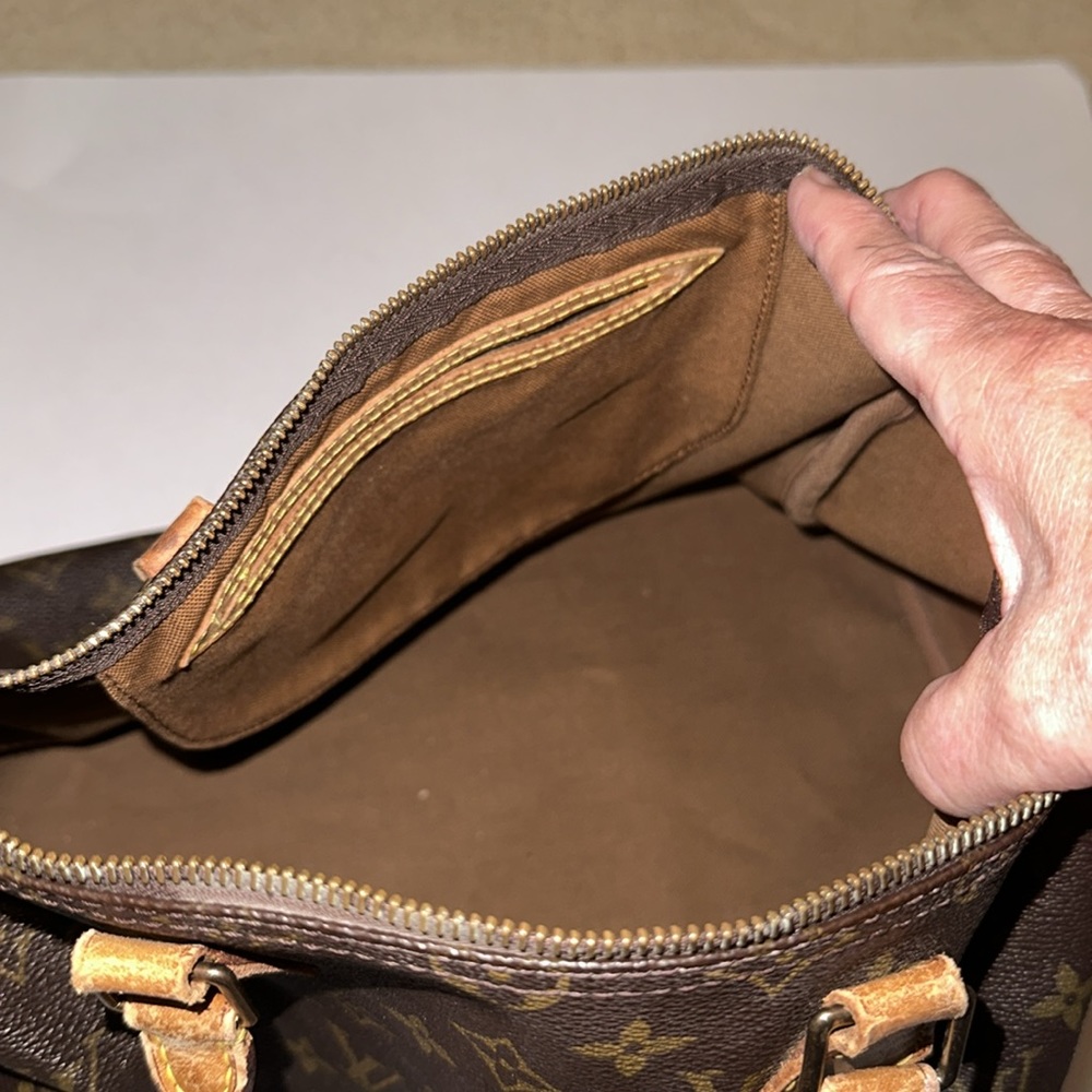 Assorted Louis Vuitton, Gucci, Loewe,MCM, YSL,Christian Dior handbags & wallets - Picture 11 of 16